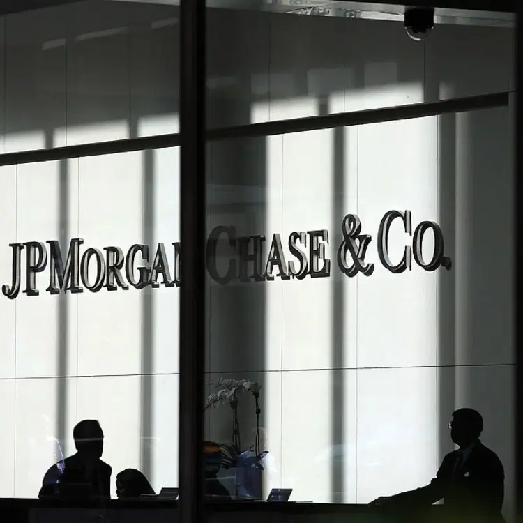 JPMorgan, Pimco say bond market is underestimating slowdown risk