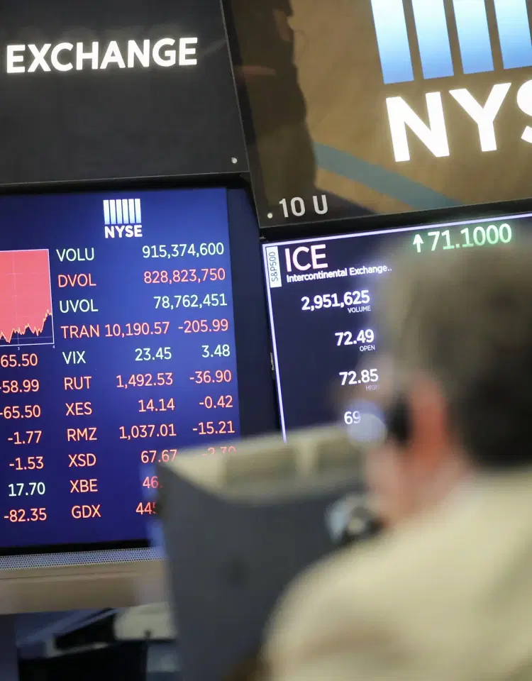 Global Bond Yields Hit 16-Year High on Fading Rate-Cut Bets