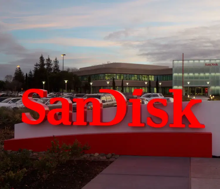 目标价 1000 美元！华尔街最看好闪迪的机构，估值测算的 PE 倍数只有 11 倍